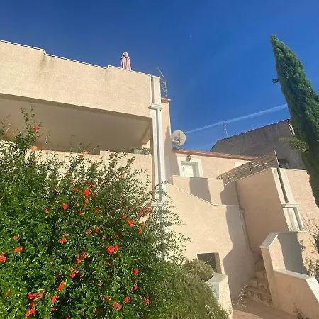 Daire With Terrace And Views! Castelnau-de-Guers