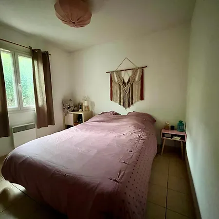 With Terrace And Views! Διαμέρισμα Castelnau-de-Guers